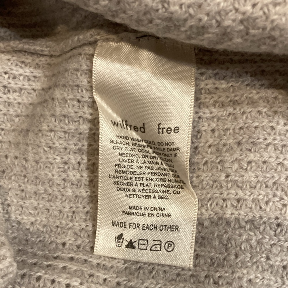 Aritzia Wilfred pale gray waffle, knit, crewneck sweater, size 2XS - Picture 3 of 7